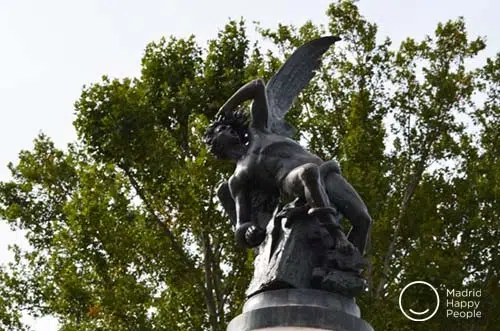 el ángel caído - El Retiro - parque del retiro - parques en madrid - el ángel caido - jardines del retiro