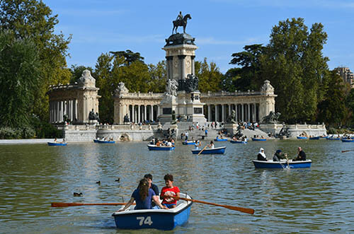 Teatro de títeres el retiro - parque del retiro - parques madrid - barcas del retiro
