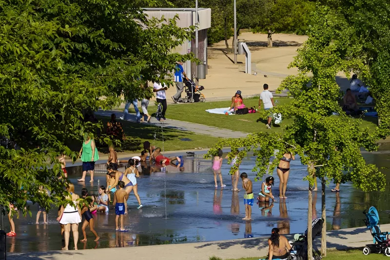 playa madrid río - chorros de agua madrid río - playas madrid - madrid rio - parques madrid