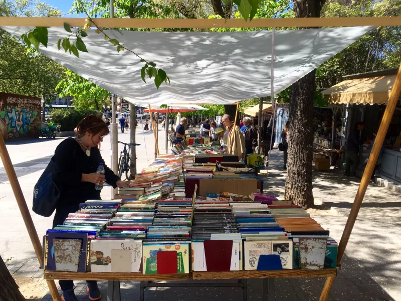 cuesta moyano - feria del libro madrid