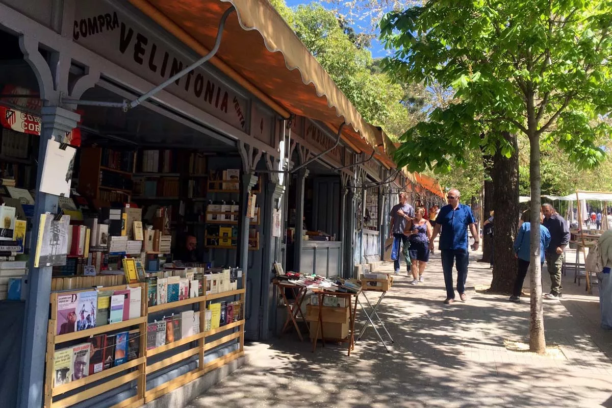 cuesta moyano - feria del libro madrid