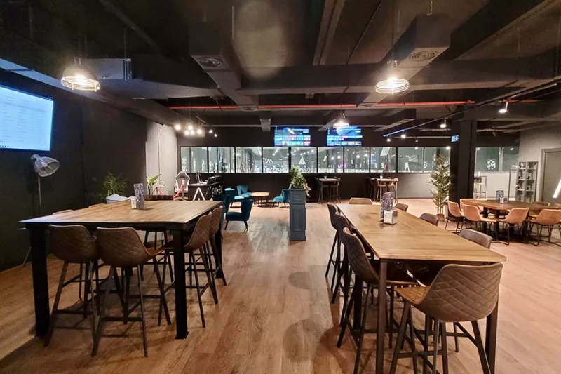 EVA Madrid Realidad Virtual con bar y restaurante